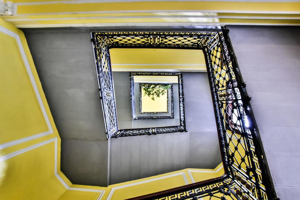 K89 Designer Studio Budapest Luaran gambar