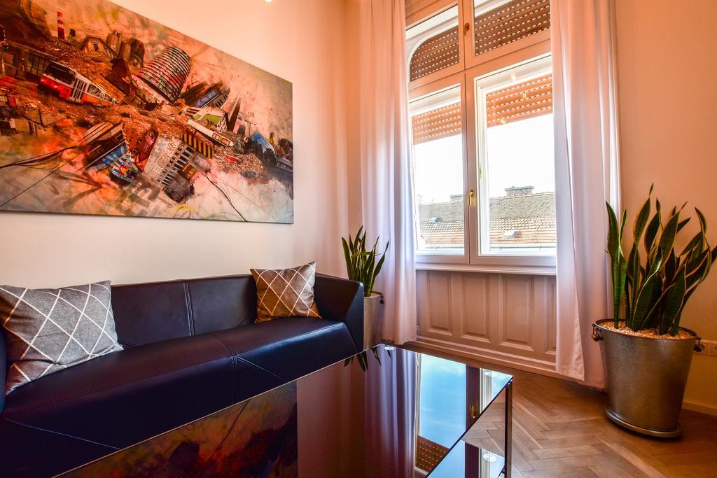 K89 Designer Studio Budapest Luaran gambar